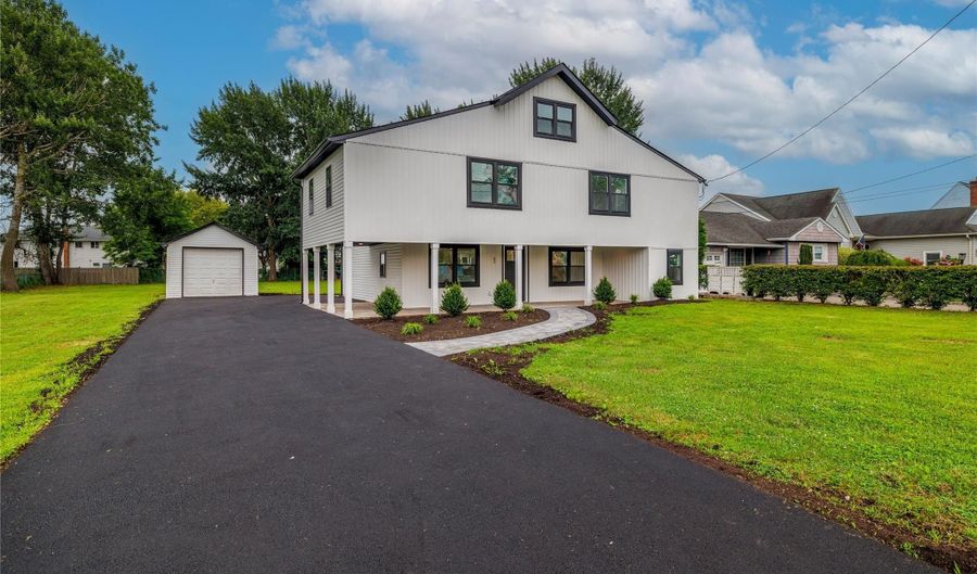 62 Central Ave, Amityville, NY 11701 - 5 Beds, 3 Bath