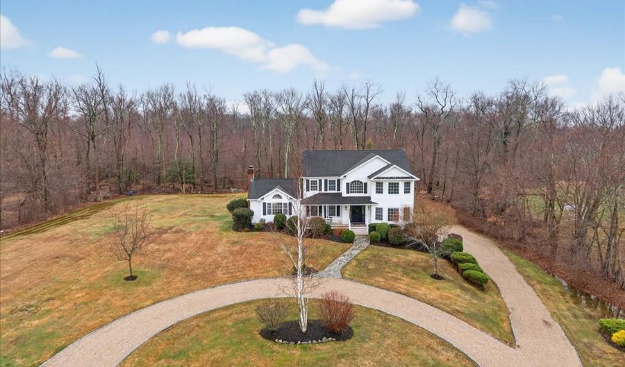 22 Emerald Ln, Bethany, CT 06524 - 4 Beds, 3 Bath