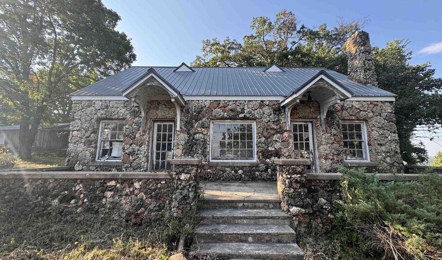 2 Triangle Ln, Batesville, AR 72501 - 3 Beds, 26 Bath
