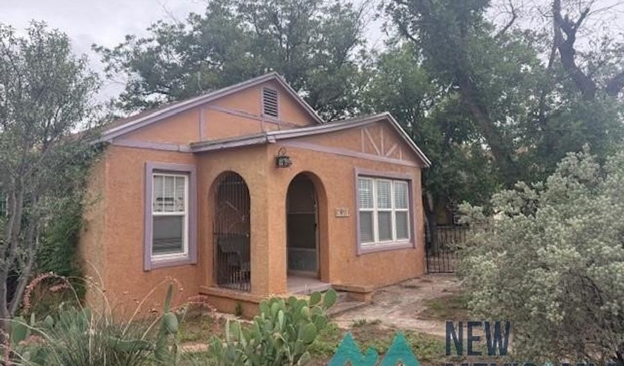911 W Fox St, Carlsbad, NM 88220 - 2 Beds, 1 Bath