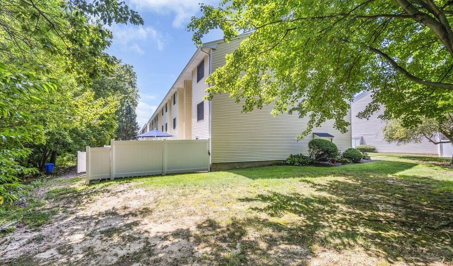 258 Clubhouse Dr, Middletown, NJ 07748 - 3 Beds, 3 Bath