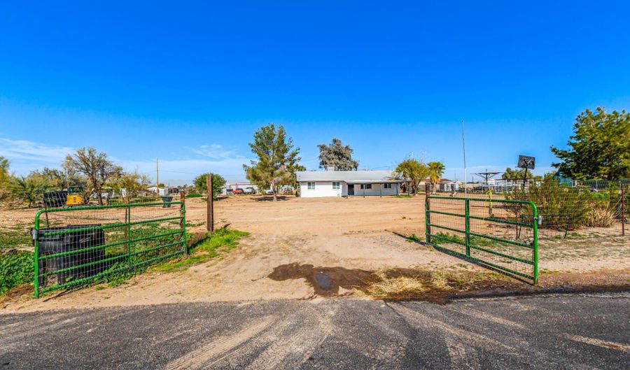 13637 S WATERMANN Ln, Buckeye, AZ 85326 - 4 Beds, 2 Bath