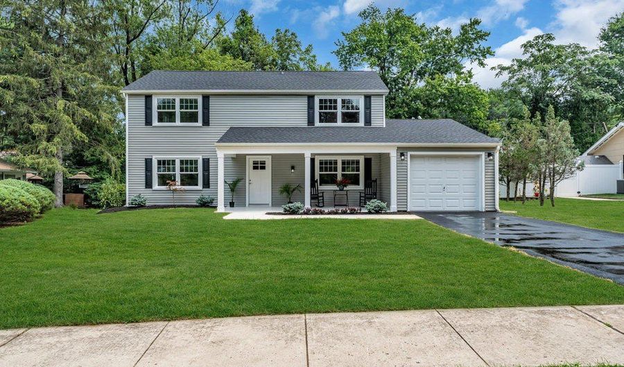 8 Imperia Pl, Aberdeen, NJ 07747 - 3 Beds, 3 Bath