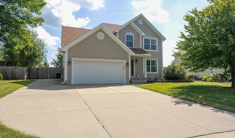 1211 10th Ave SE, Altoona, IA 50009 - 3 Beds, 3 Bath