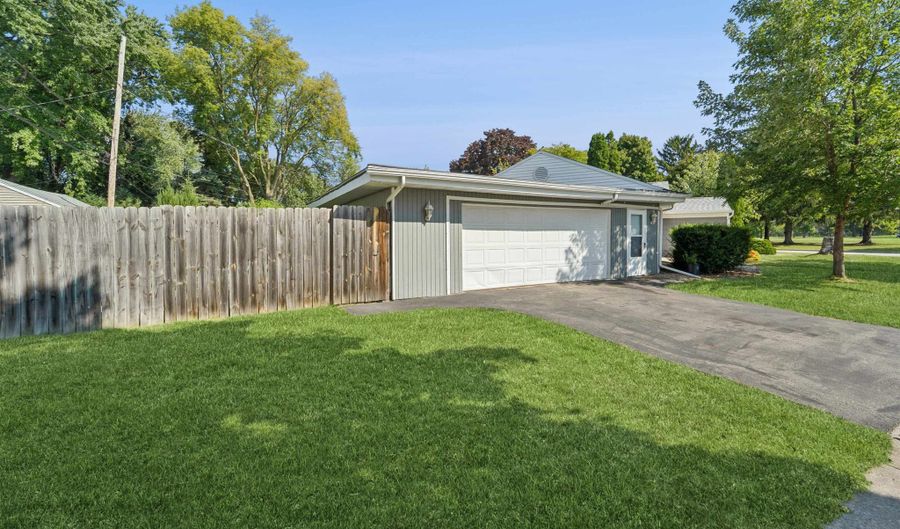 1625 S CARPENTER St, Appleton, WI 54915 - 2 Beds, 1 Bath