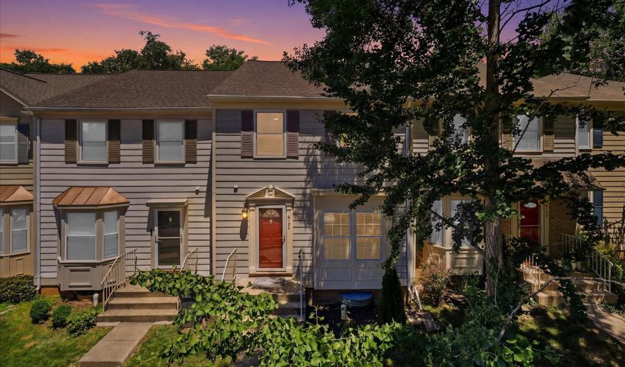 6124 OLD BRENTFORD Ct, Alexandria, VA 22310 - 3 Beds, 4 Bath