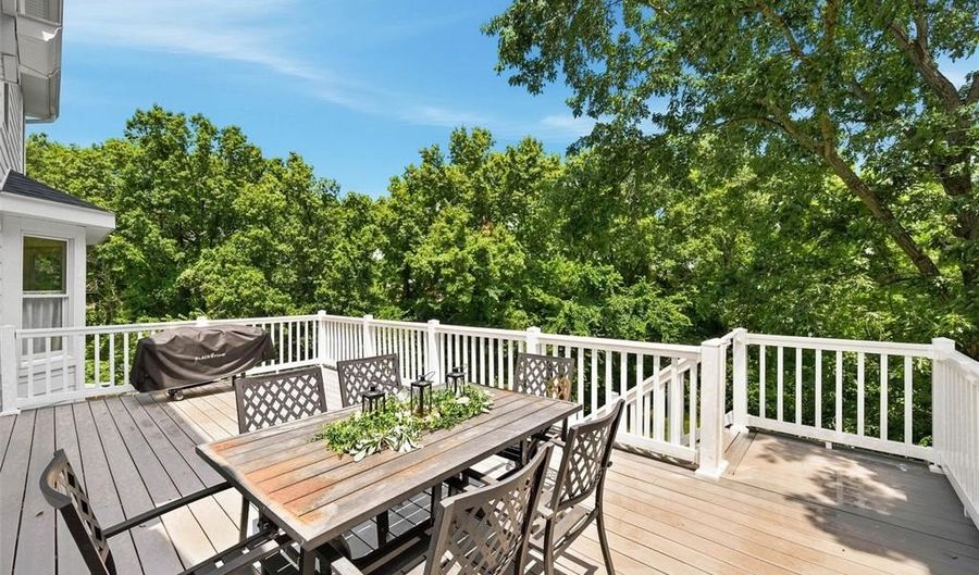 501 Oak Leaf Manor Ct, Ballwin, MO 63021 - 5 Beds, 4 Bath