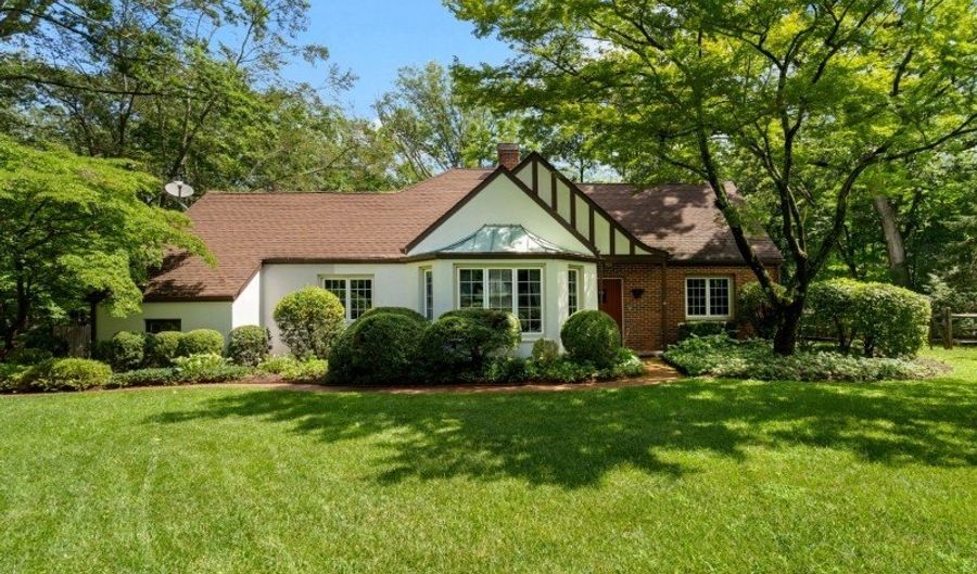 184 Hillside Ave, Bedminster, NJ 07921 - 3 Beds, 2 Bath