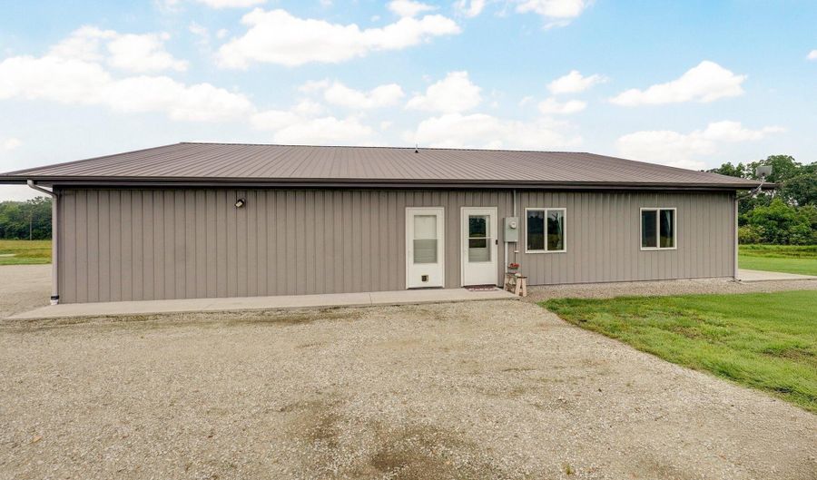22510 Lawrence 1200, Aurora, MO 65605 - 2 Beds, 2 Bath