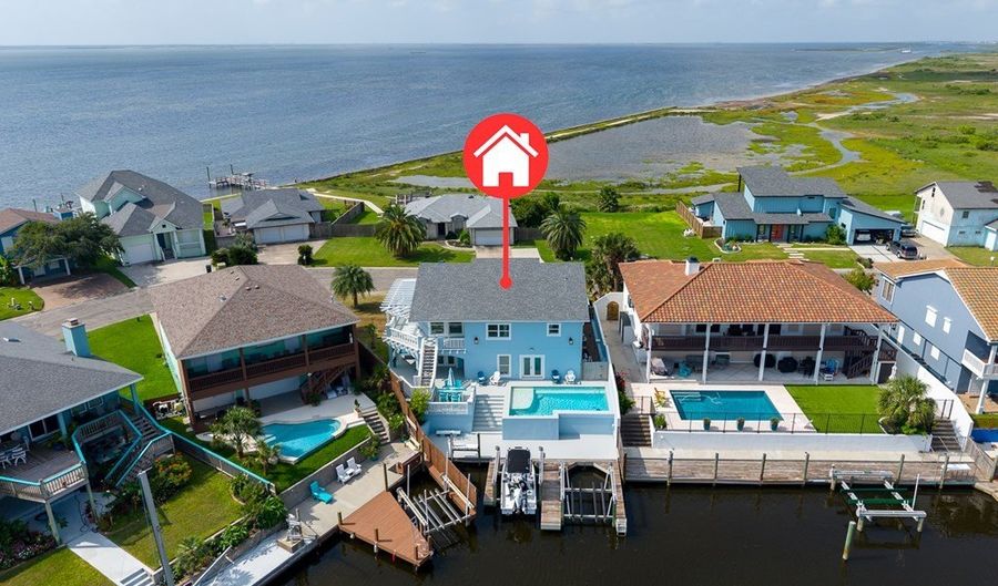 300 Bayview, Aransas Pass, TX 78336 - 4 Beds, 2 Bath