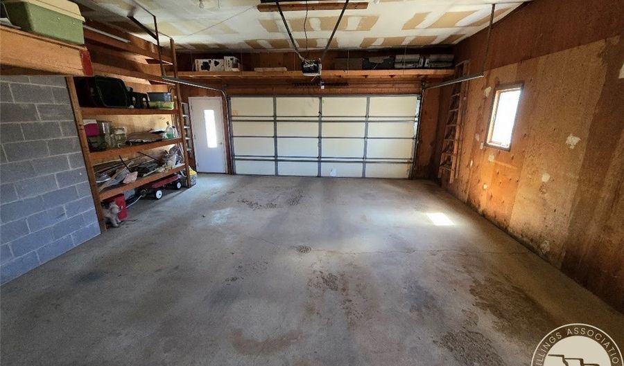 315 S 4th St W, Baker, MT 59313 - 6 Beds, 4 Bath