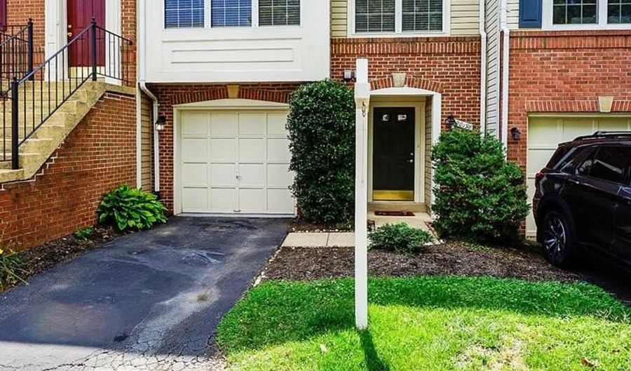 20198 BROOKVIEW Sq, Ashburn, VA 20147 - 3 Beds, 4 Bath