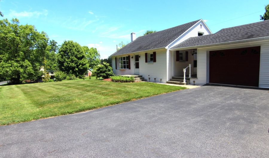 151 DOGWOOD Dr, Alburtis, PA 18011 - 4 Beds, 1 Bath