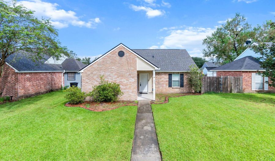 745 Fawn Lake Dr, Baton Rouge, LA 70816 - 3 Beds, 2 Bath