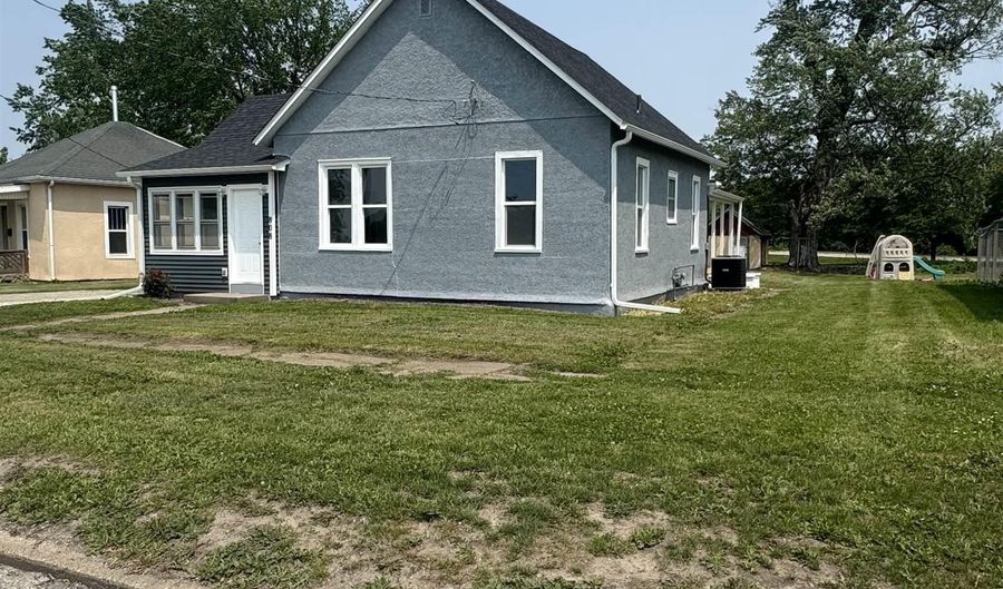 808 S Clinton St, Albia, IA 52531 - 2 Beds, 1 Bath
