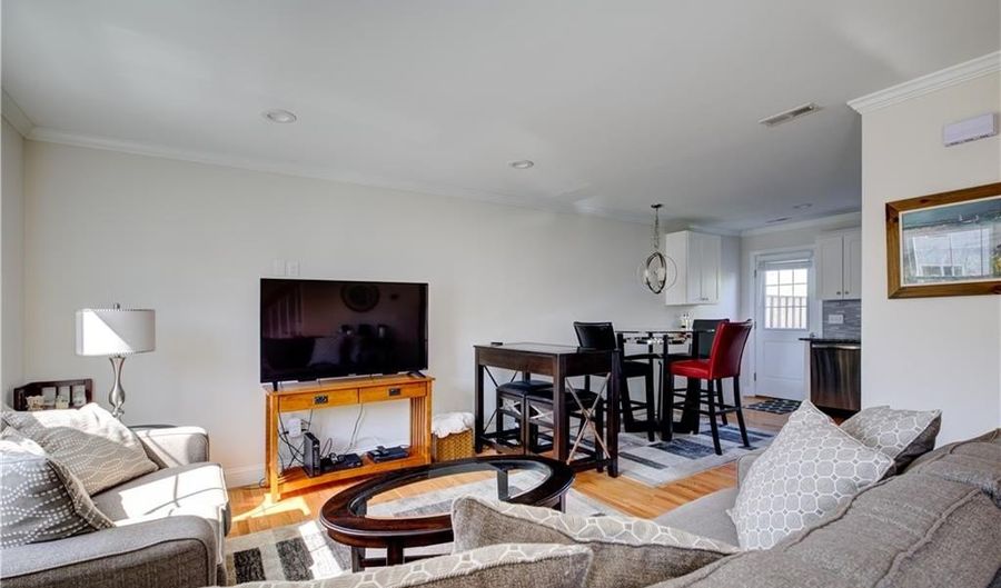 17 Mariner Way, Middletown, RI 02842 - 2 Beds, 2 Bath