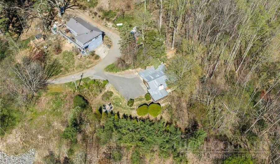 184 Dutch Treat Rd, Banner Elk, NC 28604 - 4 Beds, 2 Bath
