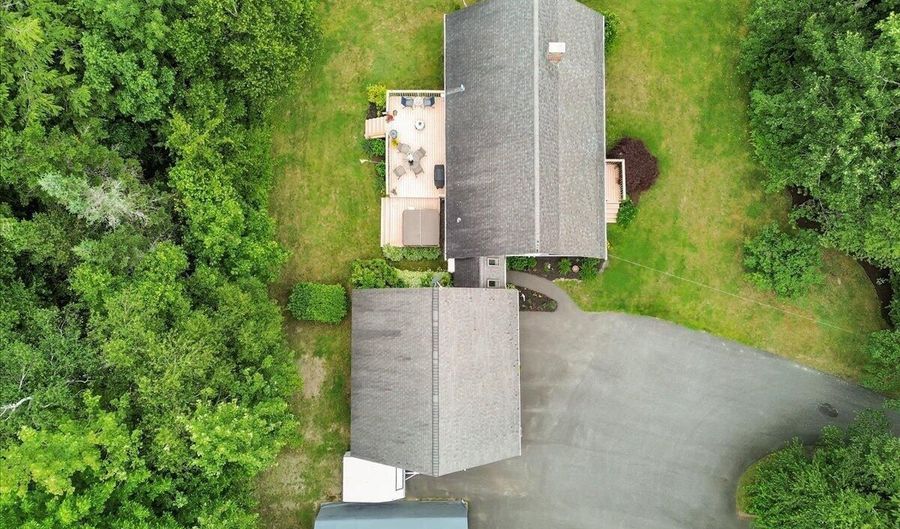 21 Bowling Green Ln, Belfast, ME 04915 - 3 Beds, 2 Bath