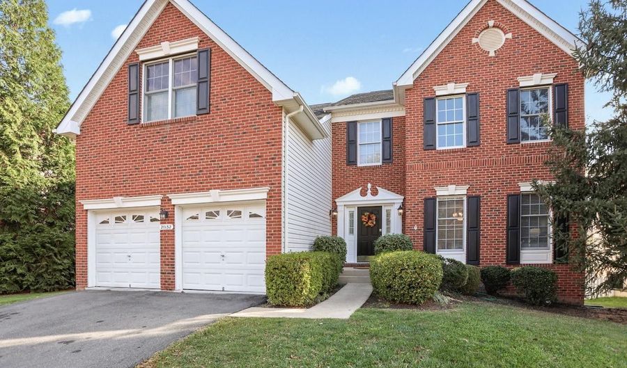 20132 BOXWOOD Pl, Ashburn, VA 20147 - 5 Beds, 4 Bath