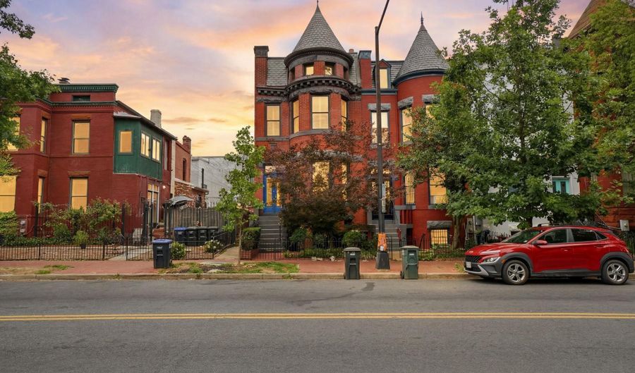 210 8TH St SE, Washington, DC 20003 - 4 Beds, 3 Bath