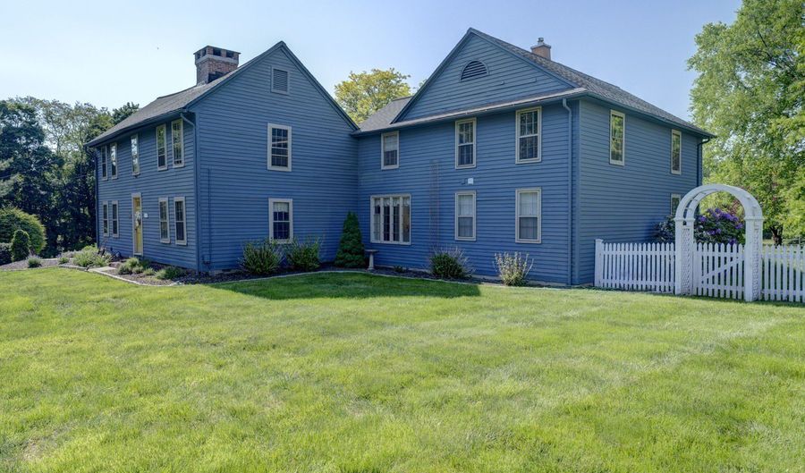 121 Sunset Ln, Berlin, CT 06037 - 5 Beds, 4 Bath