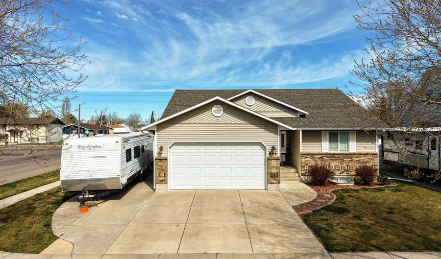 934 Margaret St, Chubbuck, ID 83202 - 6 Beds, 3 Bath