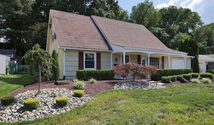 30 Oxford Ln, Aberdeen, NJ 07747 - 4 Beds, 2 Bath