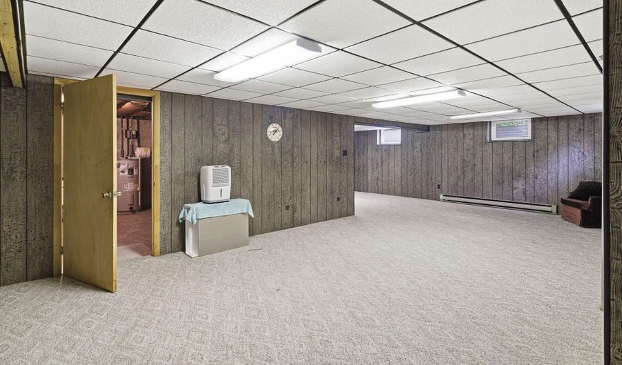 4053 WEDGEWOOD Rd, Allentown, PA 18104 - 4 Beds, 3 Bath
