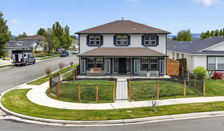 1347 Scarlet Oak Dr, Gardnerville, NV 89410 - 3 Beds, 3 Bath