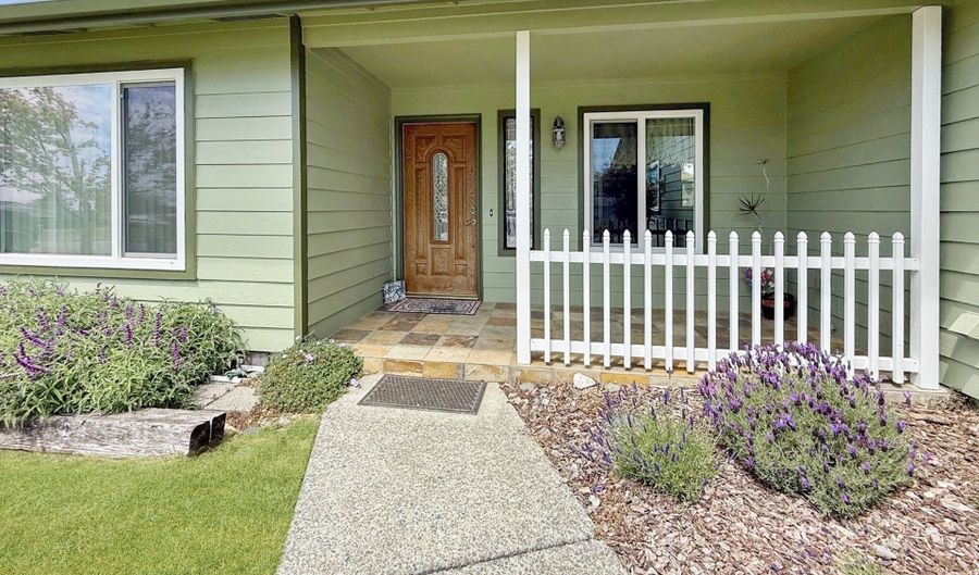 550 VELOPA Ct, Brookings, OR 97415 - 3 Beds, 2 Bath