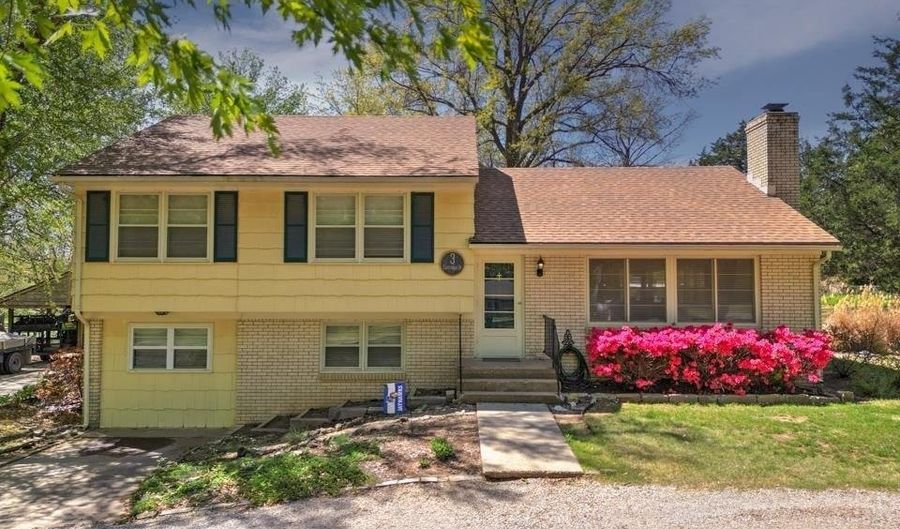 3 Eastridge Dr, Arkansas City, KS 67005 - 4 Beds, 3 Bath