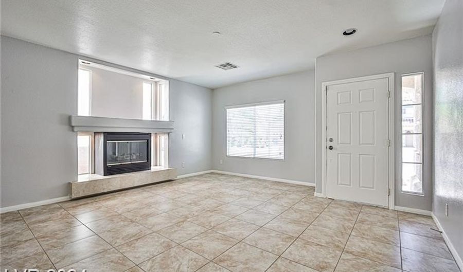 6586 W Camero Ave, Las Vegas, NV 89139 - 5 Beds, 3 Bath