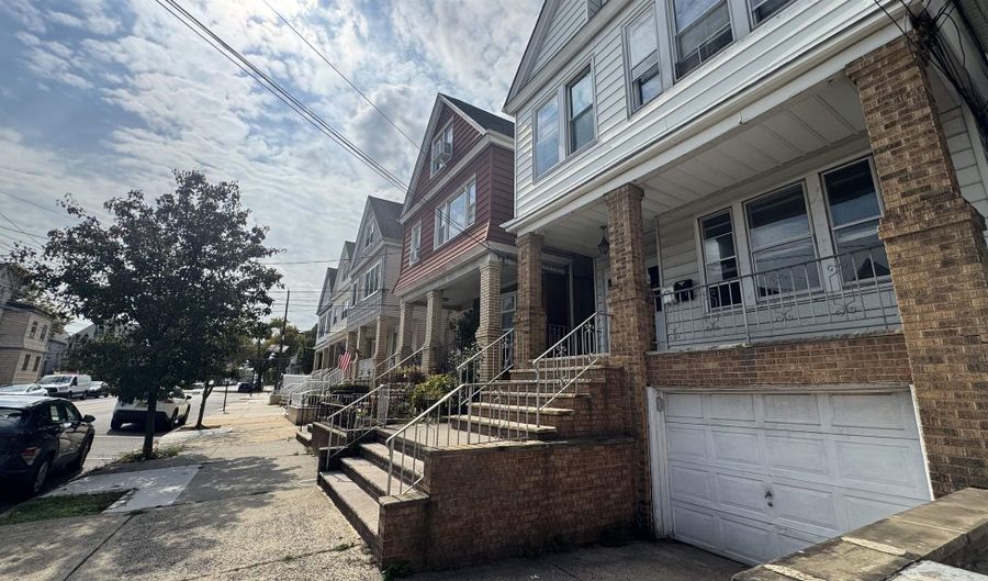 283 AVENUE A 1, Bayonne, NJ 07002 - 3 Beds, 1 Bath