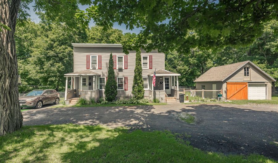 22-24 Hewitt St, Amsterdam, NY 12010 - 6 Beds, 3 Bath