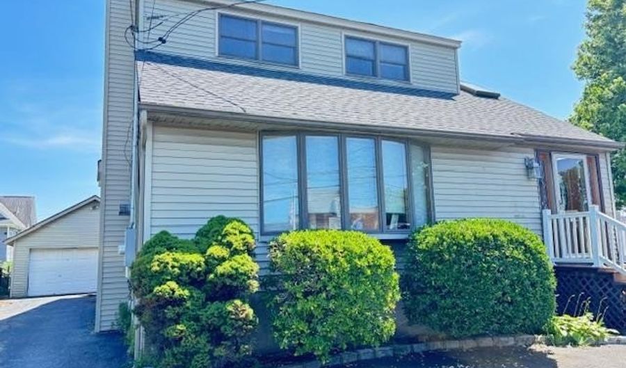 48 New Point Pl, Amityville, NY 11701 - 1 Beds, 1 Bath