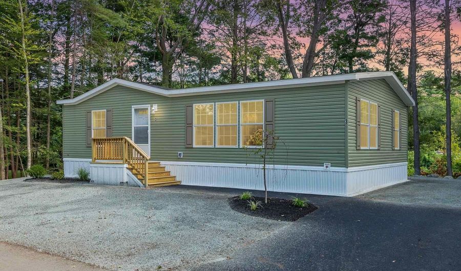 3 Alison Cir, Hampton, NH 03842 - 2 Beds, 2 Bath