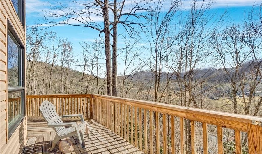 271 Dogwood Trl, Banner Elk, NC 28604 - 3 Beds, 3 Bath