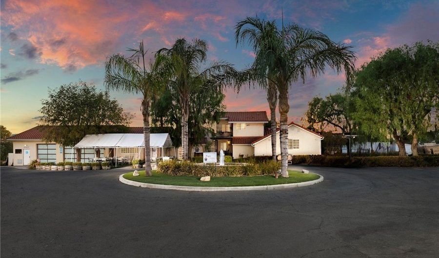 10262 Sierra Hwy, Agua Dulce, CA 91390 - 4 Beds, 5 Bath