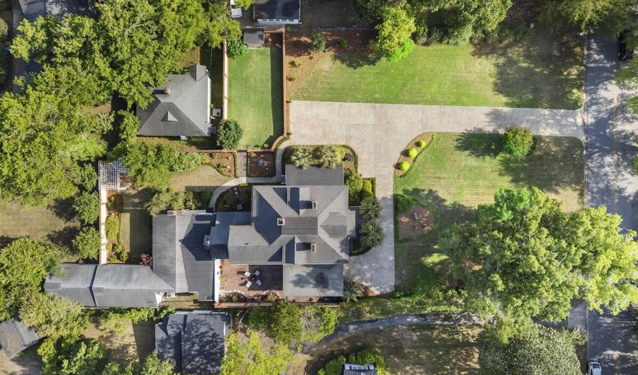 1704 Fair St, Camden, SC 29020 - 5 Beds, 6 Bath