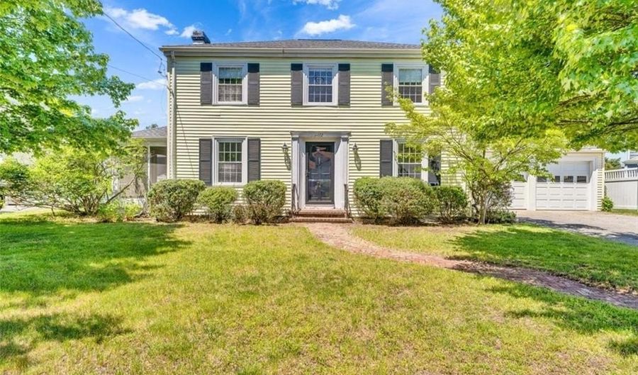 172 Hoyt Ave, East Providence, RI 02916 - 3 Beds, 2 Bath