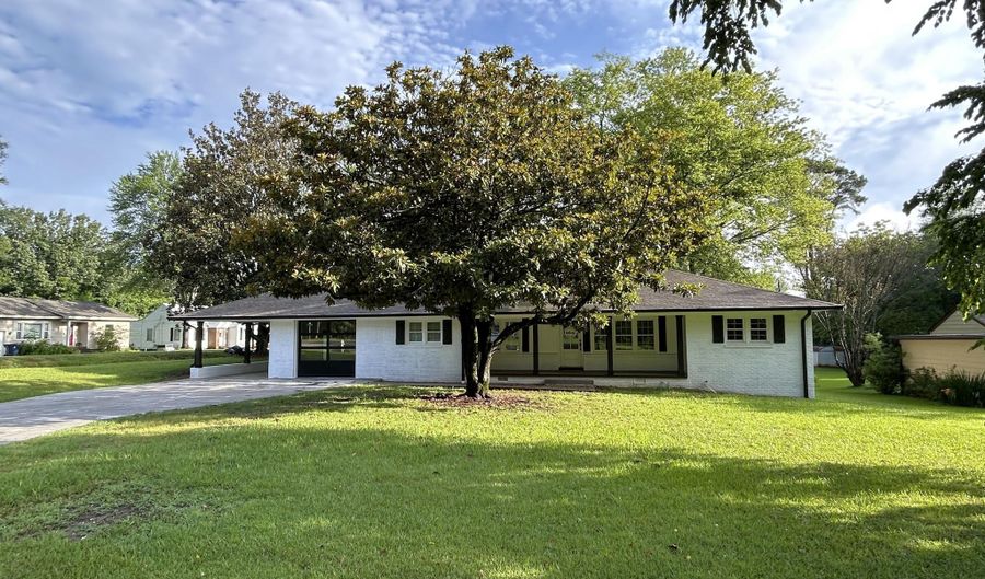 1104 W Church St, Booneville, MS 38829 - 3 Beds, 2 Bath