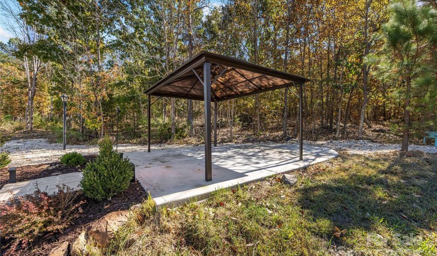 723 Yorkshire Dr, Albemarle, NC 28001 - 5 Beds, 4 Bath