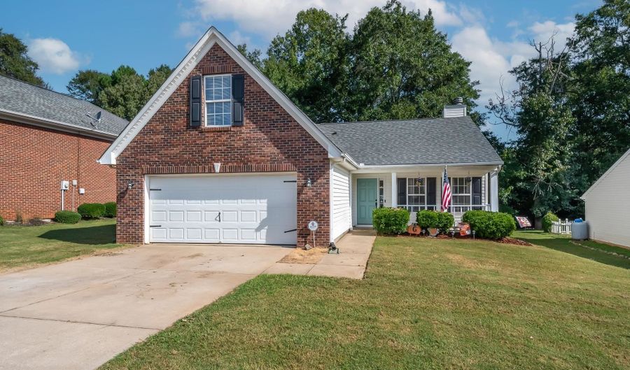 864 Thornbird Cir, Boiling Springs, SC 29316 - 3 Beds, 2 Bath
