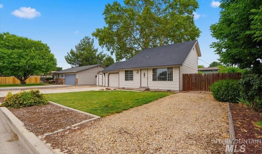 2012 Cherry St, Caldwell, ID 83605 - 3 Beds, 2 Bath
