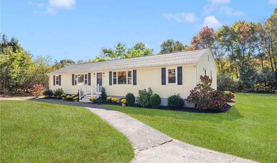 620 Dry Bridge Rd, North Kingstown, RI 02852 - 2 Beds, 1 Bath
