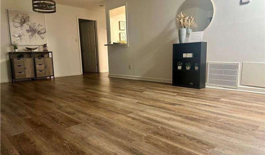6308 Woodmont, Peachtree Corners, GA 30092 - 1 Beds, 1 Bath