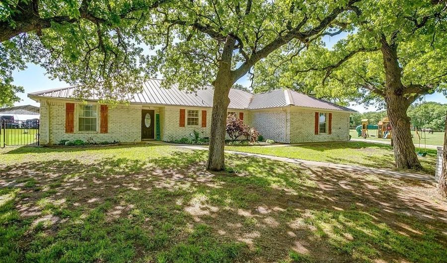 1755 S Fm 1655, Alvord, TX 76225 - 3 Beds, 2 Bath