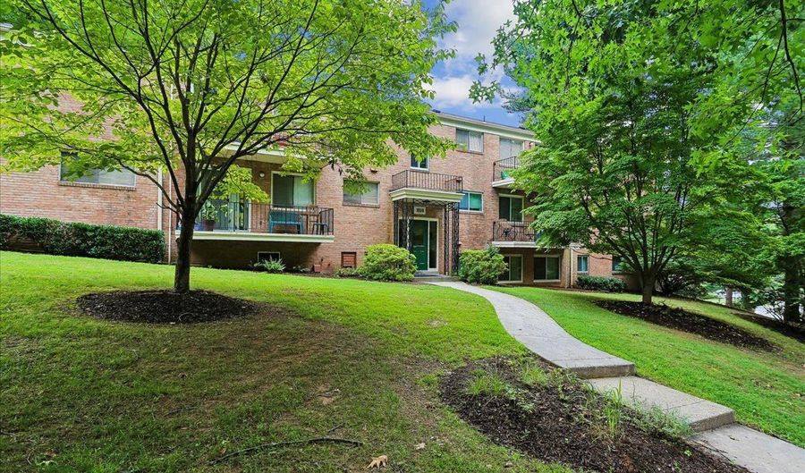 10518 WEYMOUTH St 102, Bethesda, MD 20814 - 2 Beds, 1 Bath