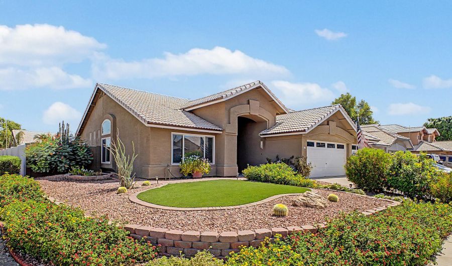 4890 W GERONIMO St, Chandler, AZ 85226 - 4 Beds, 2 Bath