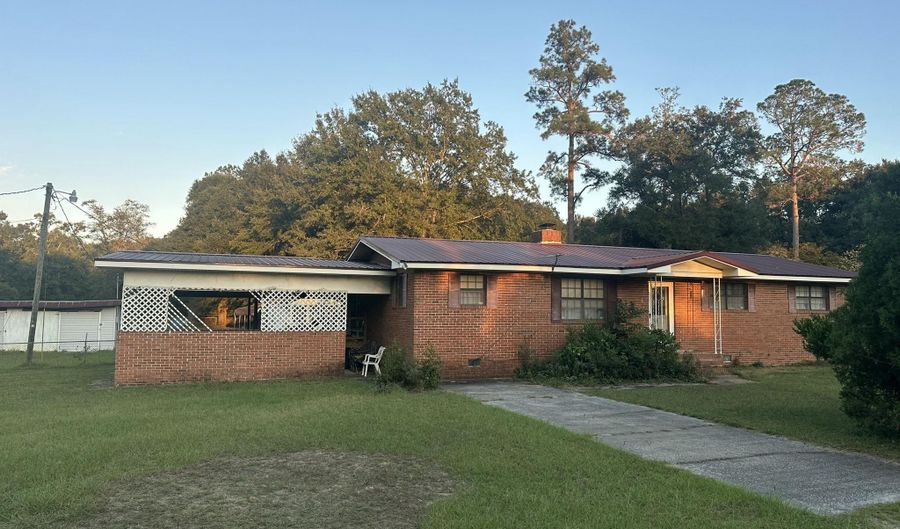 388 Warren St, Allendale, SC 29810 - 3 Beds, 2 Bath